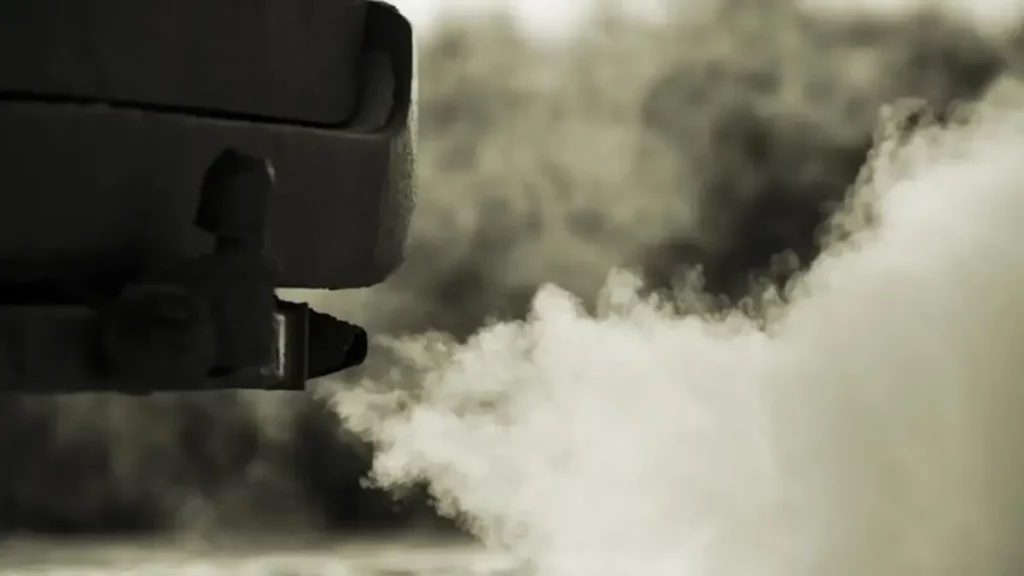 آیا دود سفید اگزوز خطرناک است؟